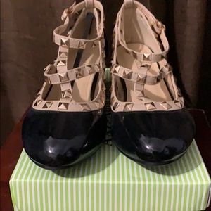 NIB Girls black/nude patent pumps size 3